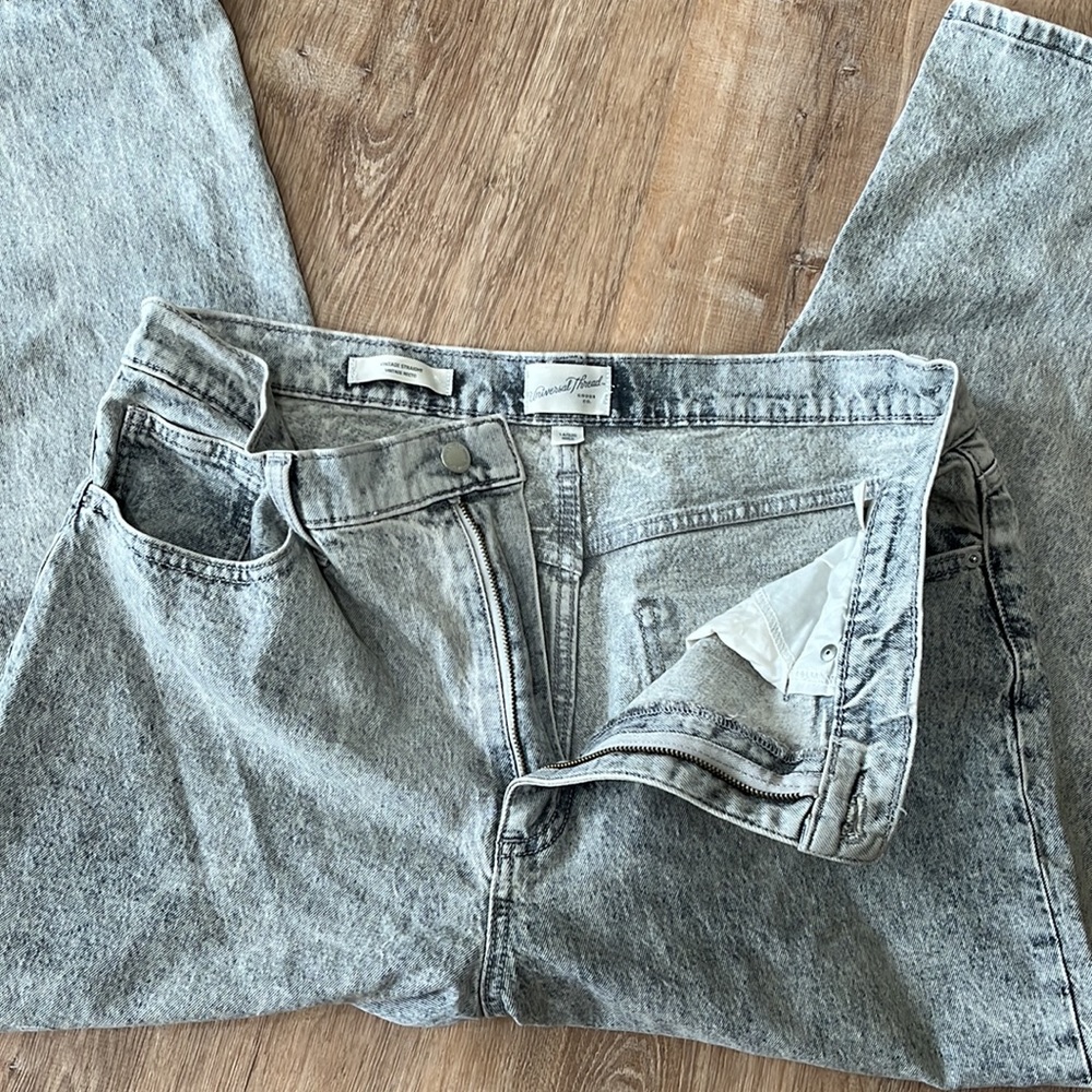 Universal Threads | Acid Wash Vintage Straight Leg Jeans - Picture 3 of 6